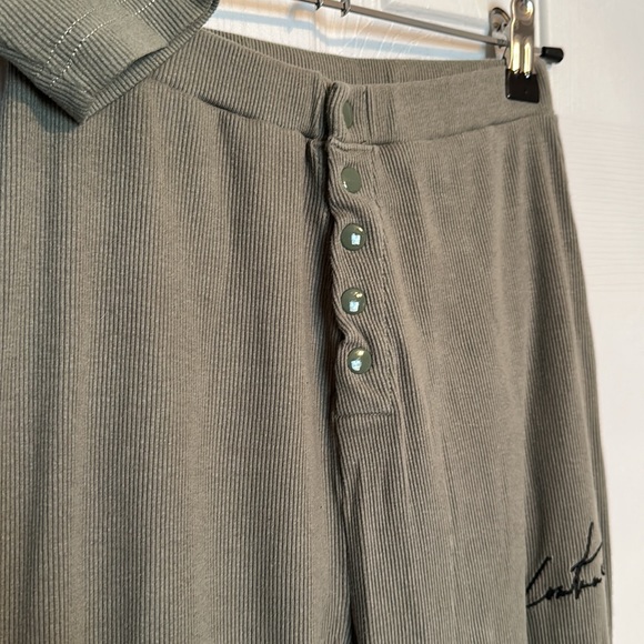 Couture Club Square neck crop top and popper leggings lounge set in Khaki Size S - Picture 2 of 6